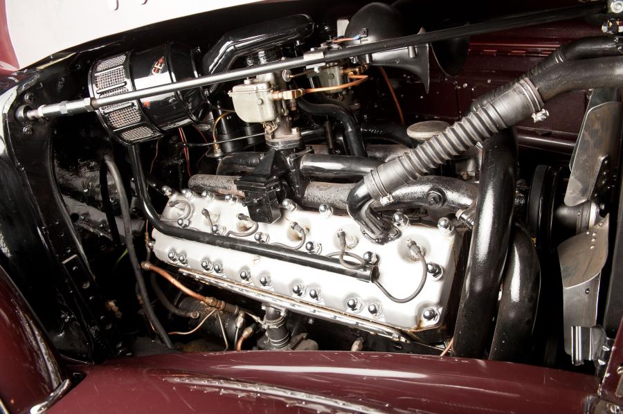  Pierce-Arrow Twelve 5-Passenger Sedan 1936 года  (фото 11 из 13)